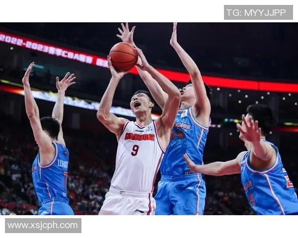 易建联领衔的广东队击败新疆队，获得新赛季CBA冠军，开启朝气蓬勃新时代