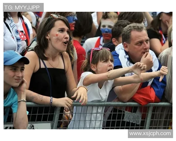 球迷外拍大片展现队友风采,粉丝围观追捧